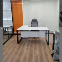 میز مدیریت پایه فلز مدرن در رنگ بندی