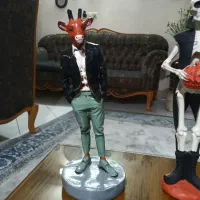 تعدادی مجسمه و دکوری