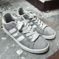 کفش کتانی در حد نو