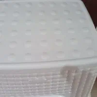 چند عدد صندلی و لگن بزرگ