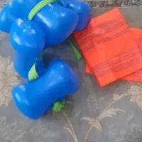 بازوبندو قمقمه شنا