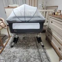 تخت کنار مادر زویه