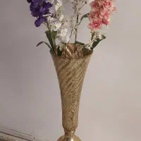 گلدان و چهارشاخه گل