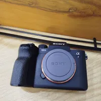Sony A7iv در حد و کمکار