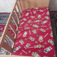 تخت کودک کنار تخت مادر