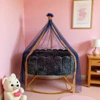 گهواره و کنار مادر