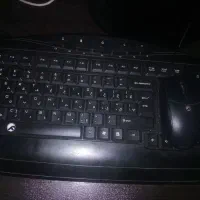 یک صفحه کلید و موس