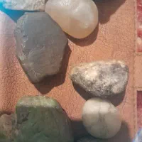 تعدادی سنگ|کلکسیون اشیاء عتیقه|خمین, |دیوار