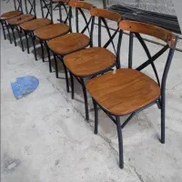 میز و صندلی لهستان ترکیب چوب و فلز کافه ایپک