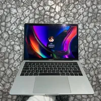 مک بوک پرو ۲۰۱۷