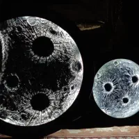 کره ماه روشن