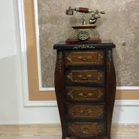 دو‌عد‌د میز تلفن