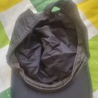 گمشده یک کلاه مشکی مارک آدیداس