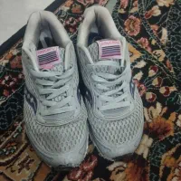 کفش ساکونی نیاز به تعمیر دارد سایز ۳۹ تمیز