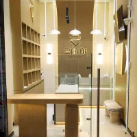 طراحی و ساخت تخصصی دکور گالری طلا و جواهر