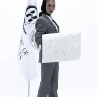 کاغذ دیواری و درب ضدسرقت و اتاقی