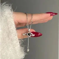 گردنبند قلب و بال مشکی