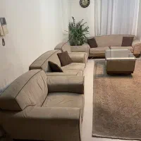 مبل راحتی و میز ناهار خوری با ۴ صندلی