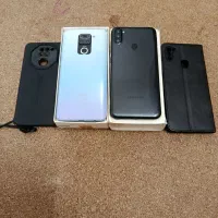 دو گوشی تمیز فروشی با کارتن وشارژر