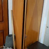 میز تلویزیون و کمد ایستاده