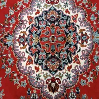 فرش گل قرمز