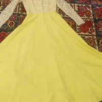 تعدادی لباس فروشی در حد نو