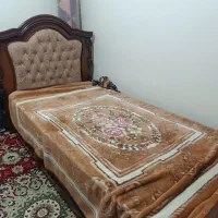 یک عدد تخت یک نفره درحد نو باتشکر به فروش میرسد