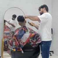 آرایشگاه مردانه به همراه پاکسازی صورت