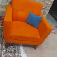 فروش مبل راحتی و یک میز اشانتیون