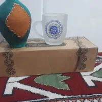 لیوان و روسری و گردنبند و ...