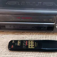 یک دستگاه ویدئو و یک دستگاه ویدئو CD