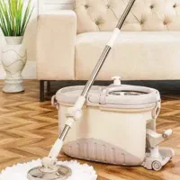 خانم جهت خدمات و نظافت در دبیرستان پسرانه