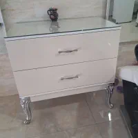 دوعدد دراور دو کشو و دوعدد اینه