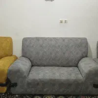 مبل راحتی و تعدادی لوازم خانه