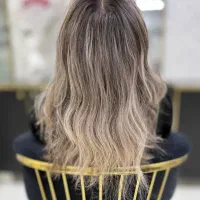 رنگ و لایت حرفه ای با ضمانت سلامت مو|خدمات آرایشگری و زیبایی|قم, زاد|دیوار