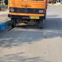 راننده خاور کار در مصالح فروشی..