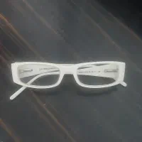 قاب عینک کاملا سالم ،سفید رنگ