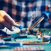استخدام تعمیرکار موبایل اوستا کار