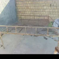 تخت اهنی  جنس ضخیم  تسمه ای
