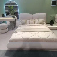 نیروی کار مغازه مبلمان خانگی.