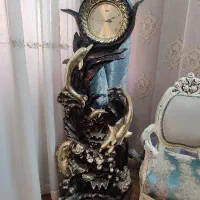 ساعت همراه با آبنما