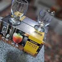 لیوان و بستنی خوری