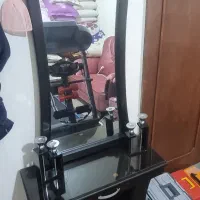 آینه و میز و شمعدان