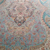 فرش و میز تلویزیون