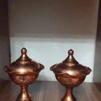یک جفت قندان مسی قلم کاری نونو پایه دار.کاملانو|ظروف سرو و پذیرایی|یزد, |دیوار