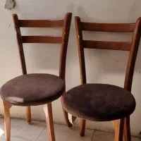 دو عدد صندلی ناهارخوری شکسته