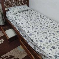 تخت به همراه تشک نو|تخت و سرویس خواب|لاهیجان, بوجایه|دیوار