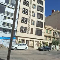 آپارتمان-بر-خیابان