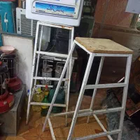 چهارپایه فلزی.