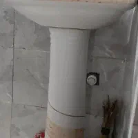 روشویی‌‌سنگی‌پایه‌دار